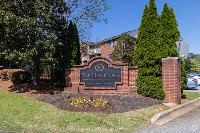 The Hamptons Apartments