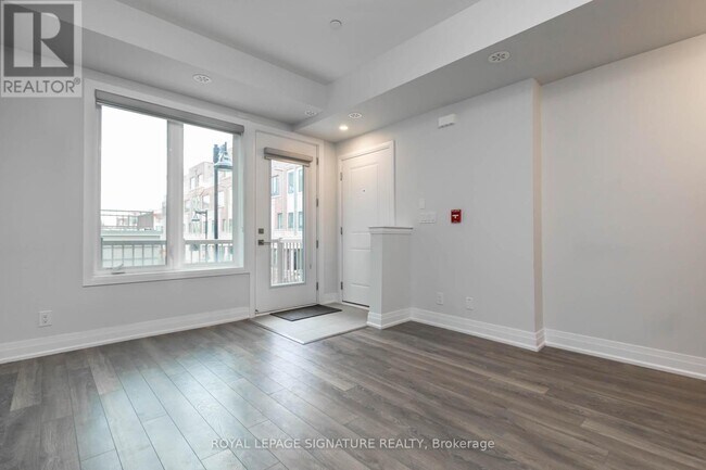 Photo - 3580 Lake Shore Blvd W