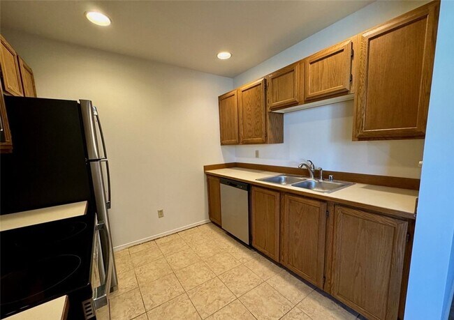 Photo - Gorgeous 2-Bedroom, 1-Bathroom Condo for Rent Unit 7