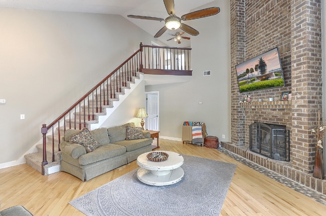 Photo - 191 Wickford Ct