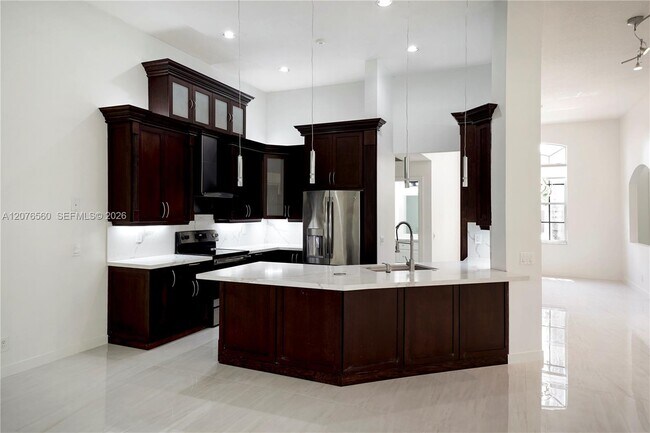 2527 Jardin Dr