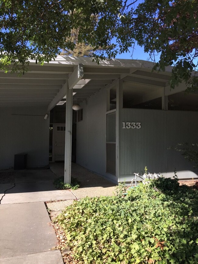 Photo - Spacious 5-Bedroom Home in Desirable West Davis Location