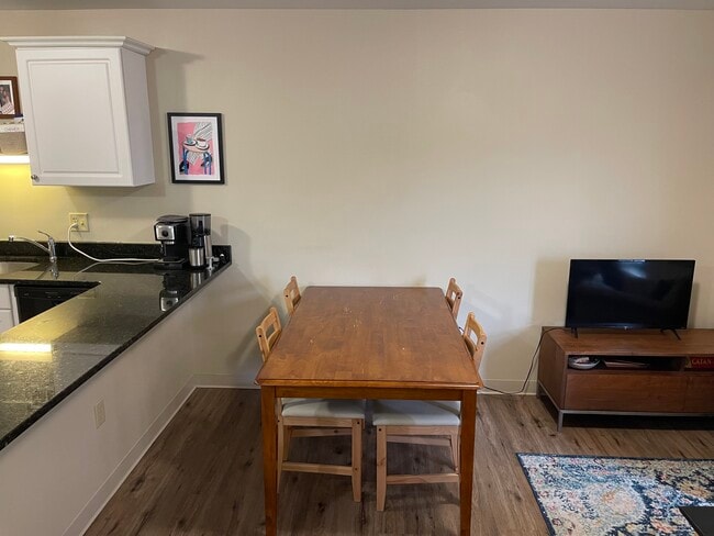 Photo - 10 Florence St Unit 200