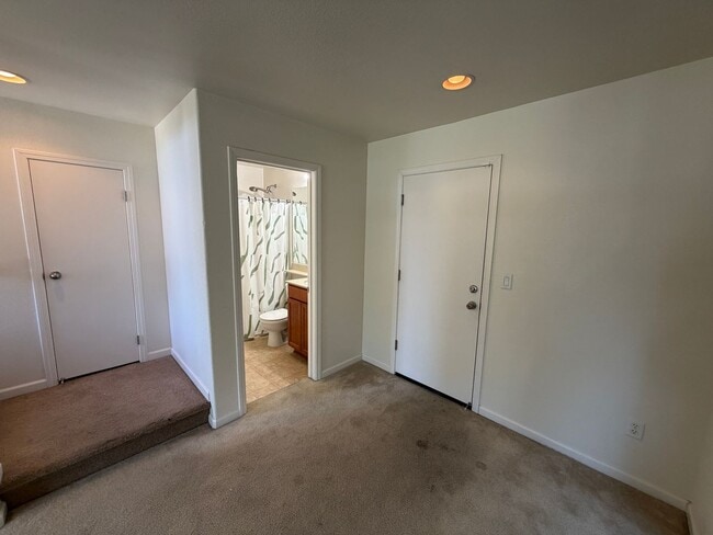 Photo - 10847 Wraysbury Way