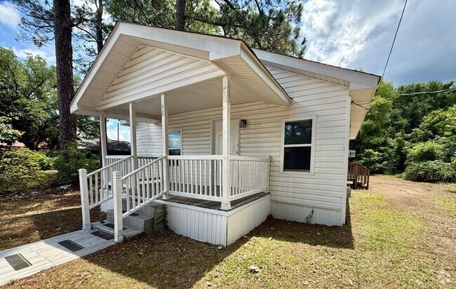 Building Photo - Quaint and Convenient! Rental