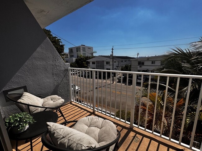 Building Photo - 1801 S Treasure Dr