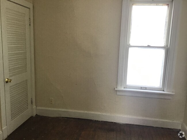 Building Photo - 4047-4049 N 19th St Unit Upper Rental