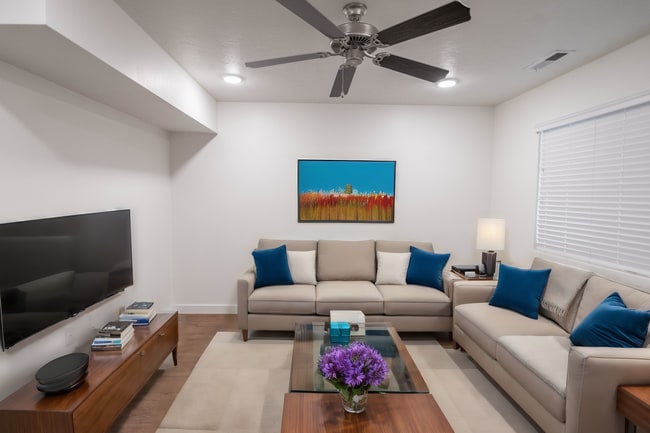 Photo - 7487 Geraint St