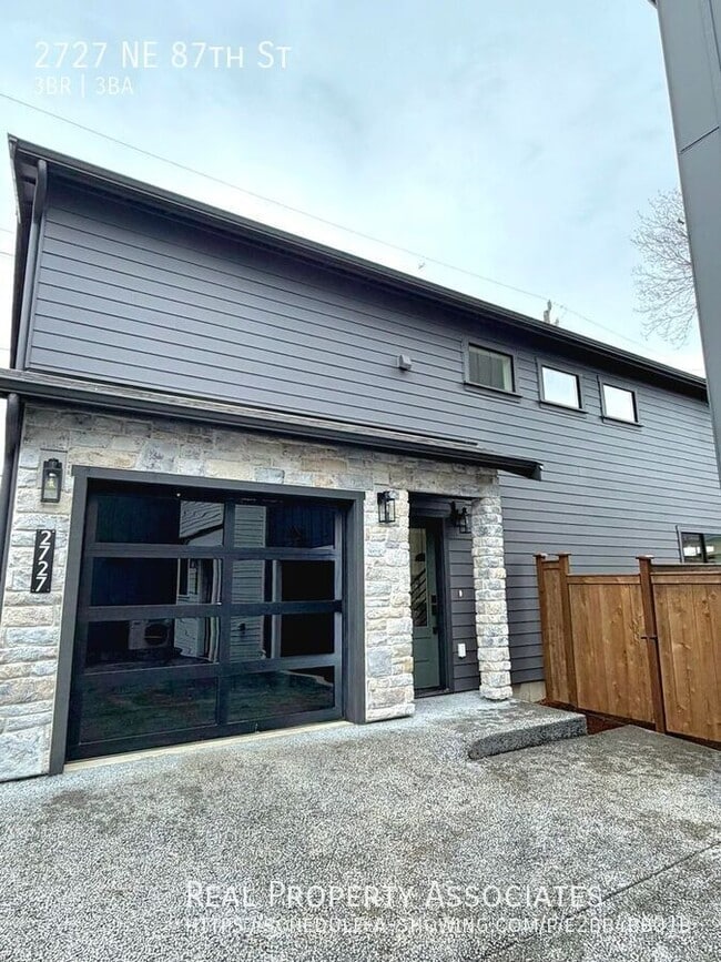 Building Photo - 2727 NE 87th St