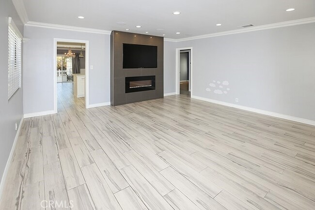 Photo - 7400 Blewett Ave