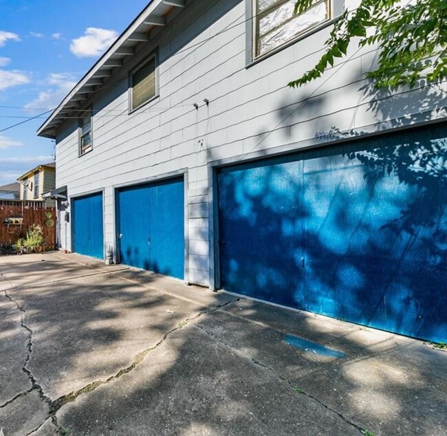 Building Photo - 4427 Jefferson St Unit 1/2