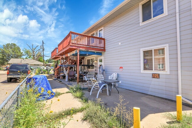 Building Photo - $1,595 2 Bed, 1 Bath Updated Unit 2A Rental