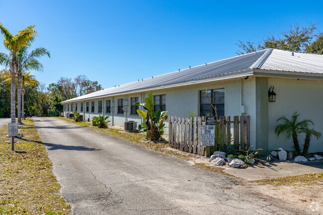 Royal Spanish Villas - Royal Spanish Villas Apartments