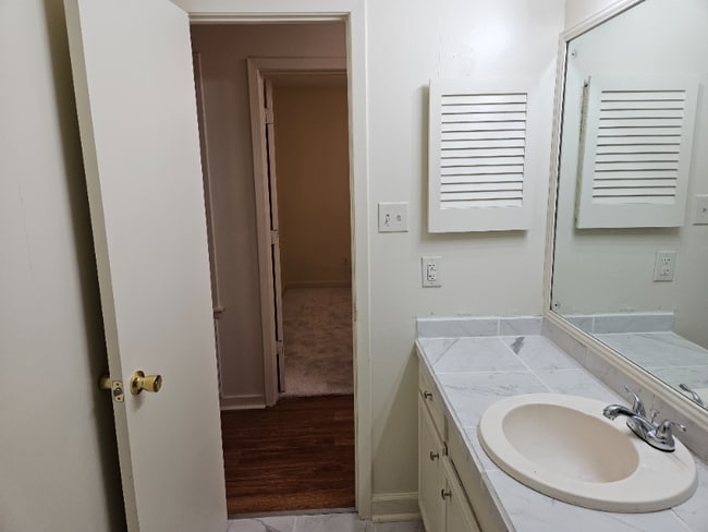 Photo - 2835 Glenderry St