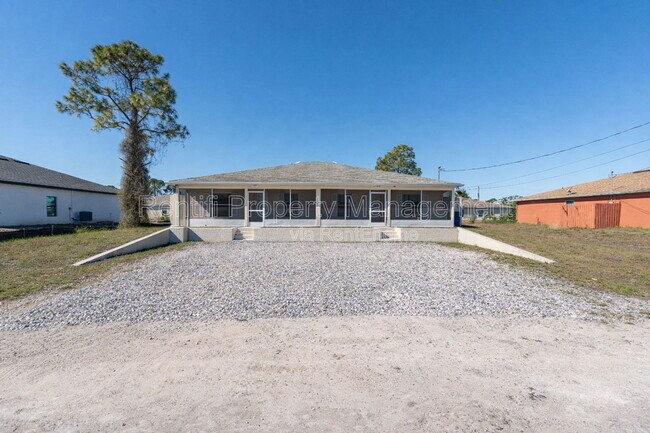 Photo - 208 Ichabod Ave