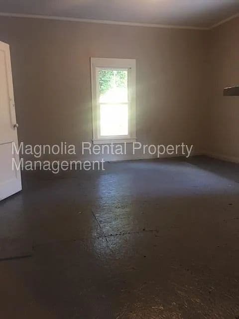 Photo - "Charming 2-Bedroom Gem in Greenville – Your Perfect Cozy Retreat!"