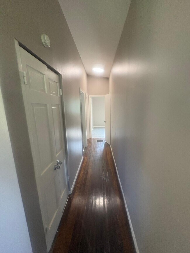 Photo - 708 George Rd