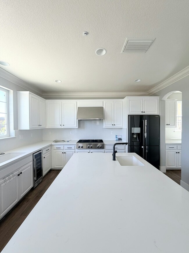Photo - 850 Monterey Ct