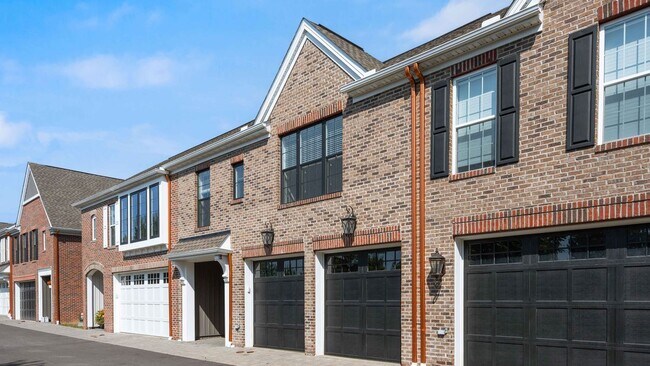 Photo - 441 Roebling Ct