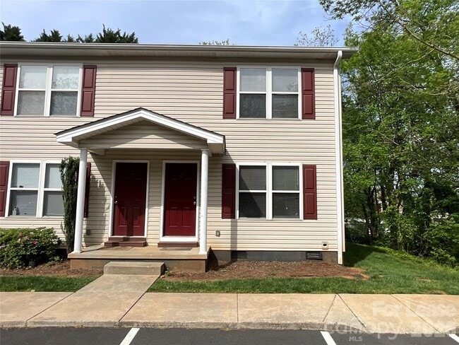 Building Photo - 206 W 15th St