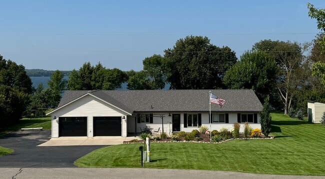 Photo - 41208 Marion Dr N