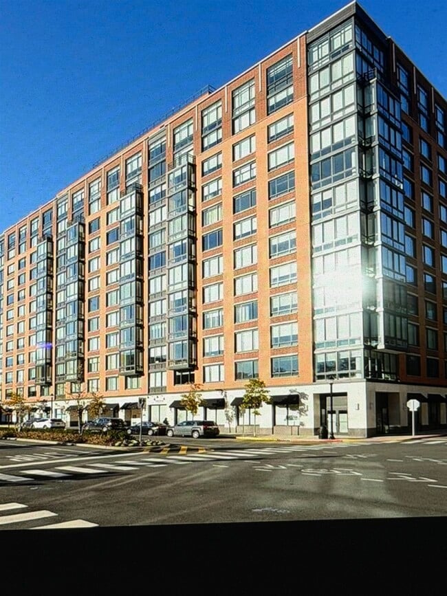 Building Photo - 1100 Maxwell Ln Unit 207