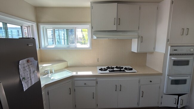 Photo - 1286 W 36th St Unidad 4