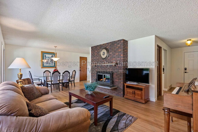 219 N Mitchell Dr