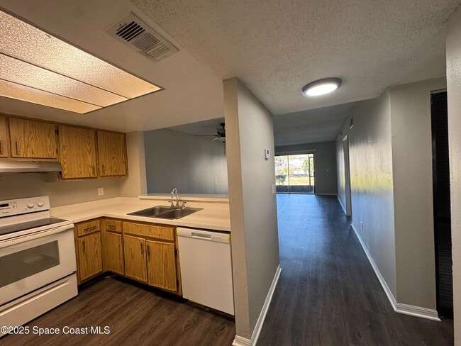 Photo - 1039 Regency Dr