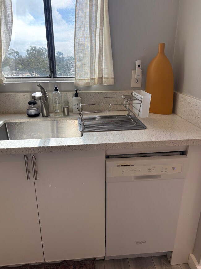 Golden Glen Apartments
