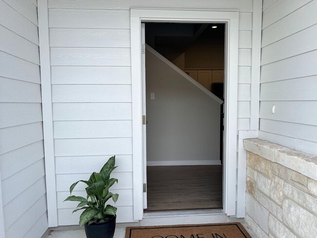 Photo - Want luxury living in the Far West ...Look no further...Amanda Park is it!
