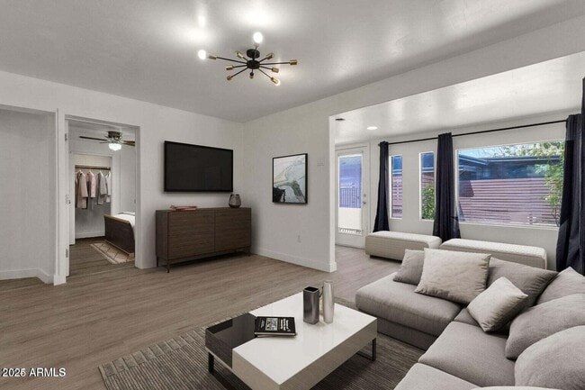 Photo - 2107 W Wilshire Dr