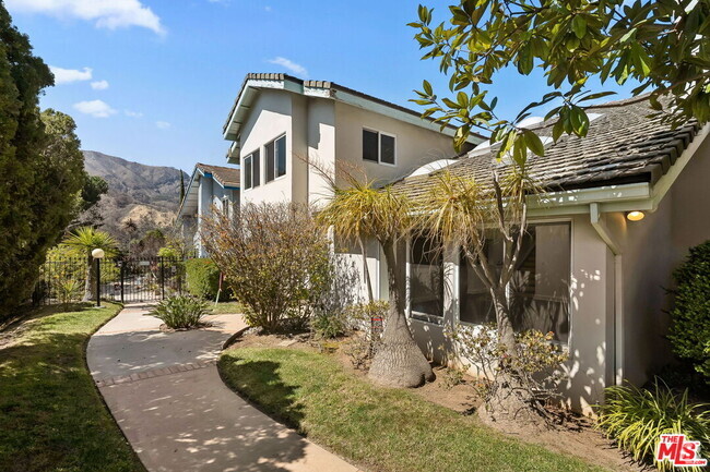 Building Photo - 1411 Avenida de Cortez Rental
