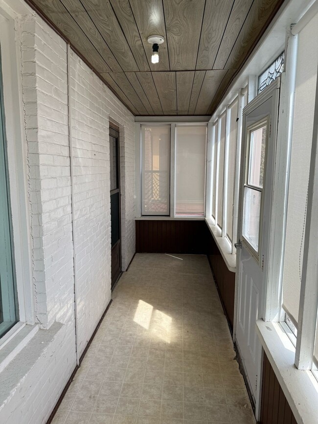 Photo - Room 4 - 38 Crown St Thunder Bay ON P7B 3J6