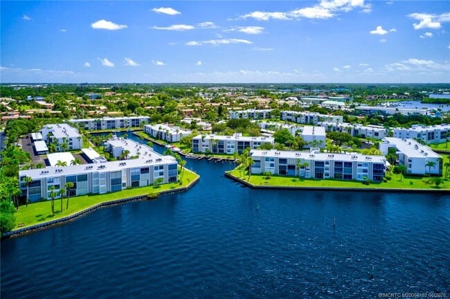 Building Photo - 1950 SW Palm City Rd Unit 13307