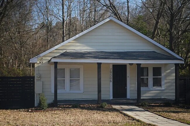 Building Photo - Newly Renovated 3-Bedroom Home for Rent in Prime Cornelius Location!