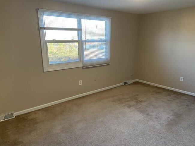 Photo - 147 Creekside Dr