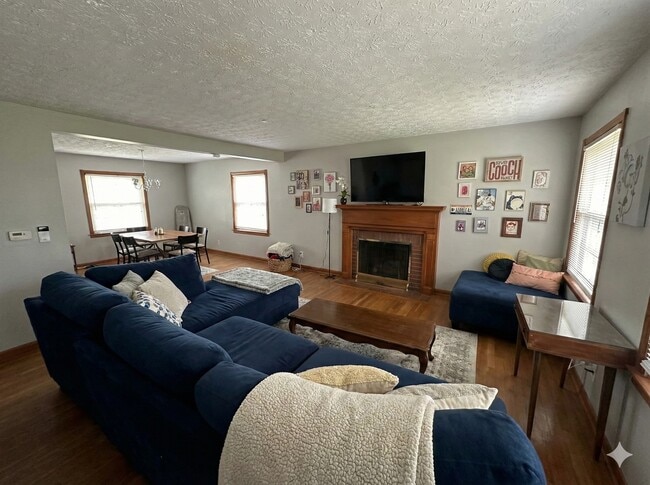 Photo - 563 Rellim Dr