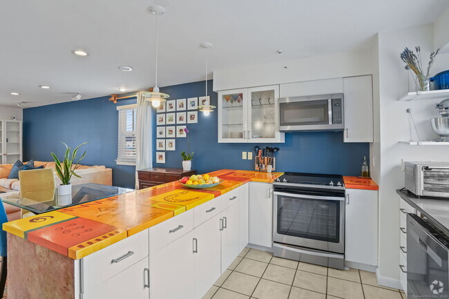 Building Photo - 130 Myrtle Ave Unit APT A