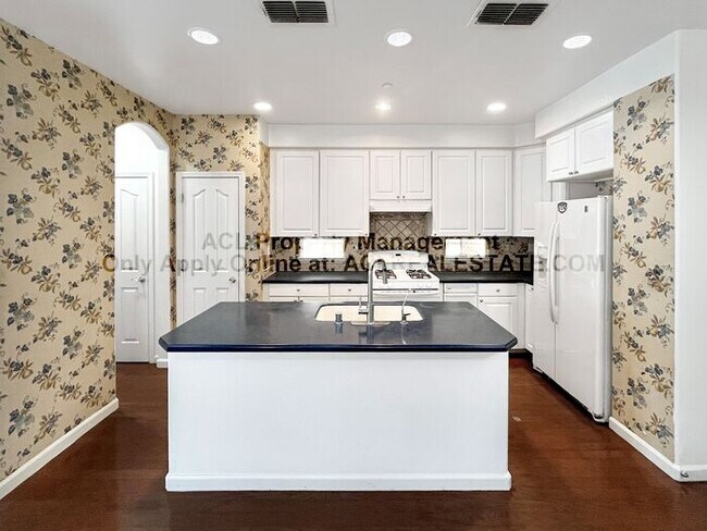 Photo - Spacious 3-Bed, 2.5-Bath Home in Prime Bre...