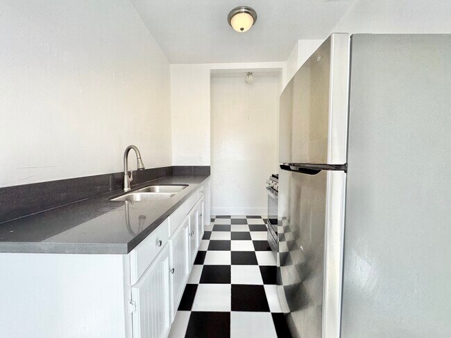 Building Photo - 1243 S Mariposa Ave Unit 21 Rental