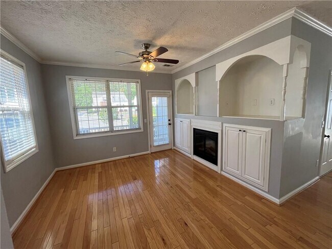 Photo - 320 Harmony Ct