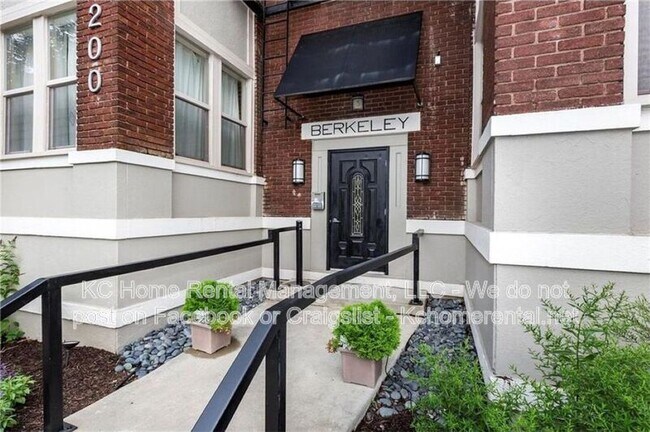 Photo - 200 E 43rd St