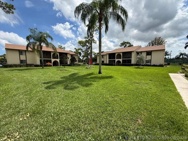 Building Photo - 304 Knotty Pine Cir Unit B-2