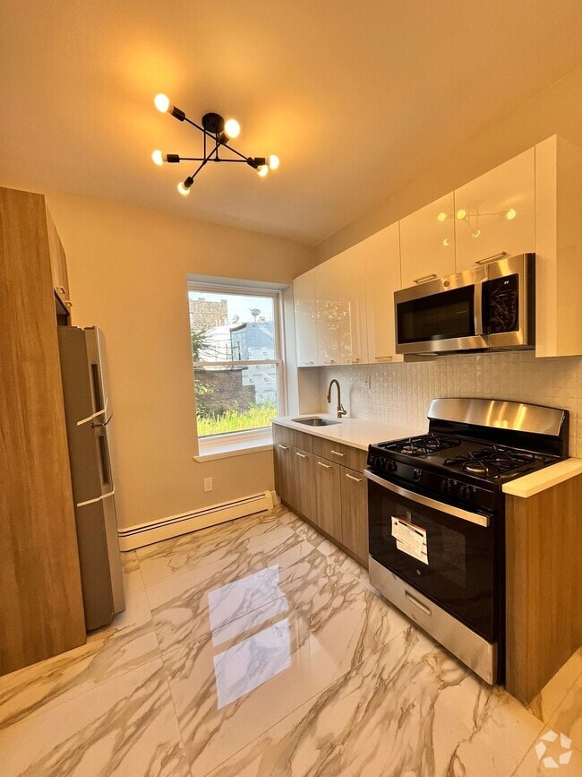 Building Photo - 26 Bergen Ave Unit 2 Rental