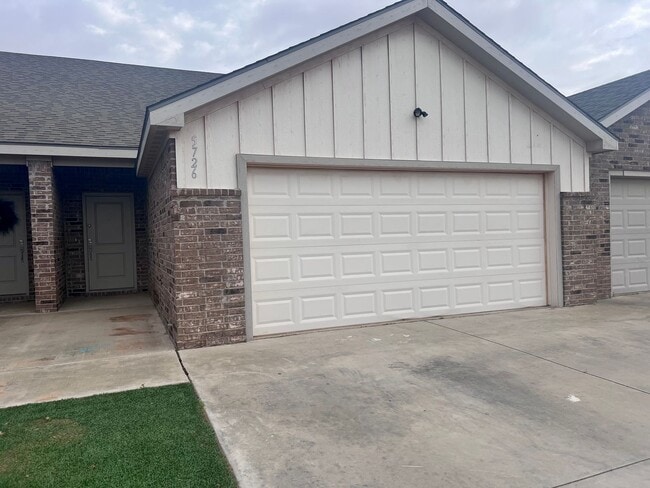 Building Photo - $500 MOVE-IN SPECIAL: Spacious 3-Bedroom Townhouse Near Texas Tech