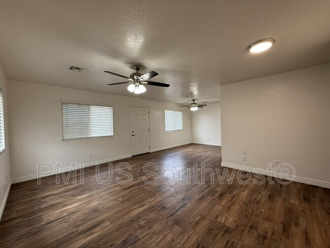 Photo - 1577 Luna Media