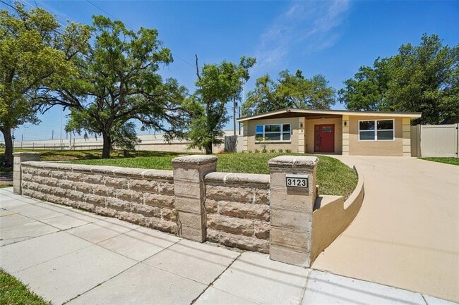 Photo - 3123 W La Salle St