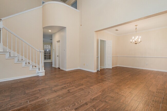 Photo - 704 White Oak St