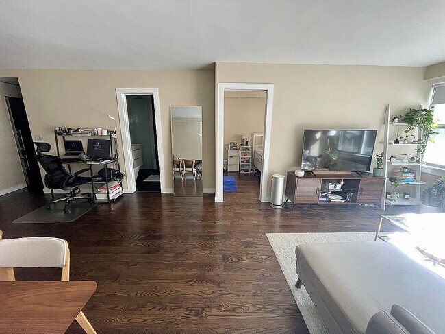 Photo - 155 E 34th St